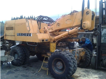 Ratastel ekskavaator LIEBHERR A 912