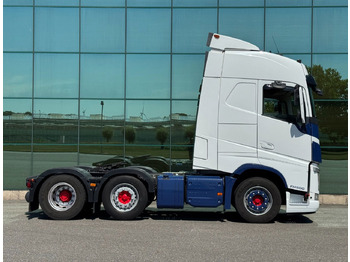 Sadulveok Volvo FH 500 6X2 Globetrotter 2x Tanks Only 667.000 KM Super Condition NL Truck: pilt 5