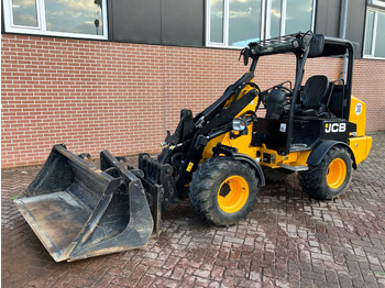 Kompaktroomiklaadur JCB 403