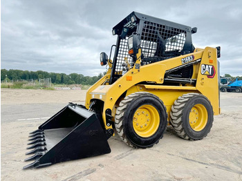Kompaktlaadur CATERPILLAR 216B3