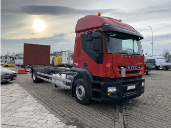 Kabiinišassiiga veoauto IVECO Stralis