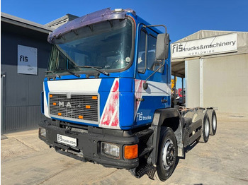 Kabiinišassiiga veoauto MAN 25.272