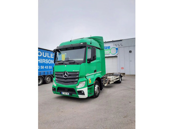 Kabiinišassiiga veoauto MERCEDES-BENZ Actros 1836