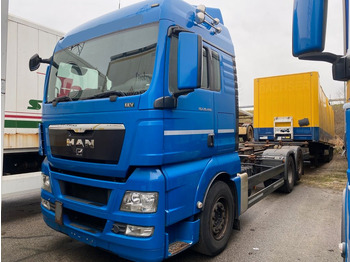 Konteinerveduk/ Tõstukiga veoauto MAN TGX 26.440