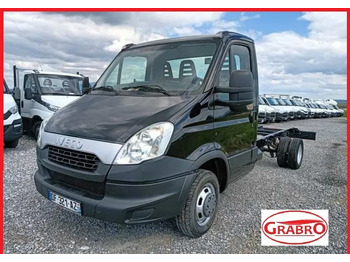 Kabiinišassiiga veoauto IVECO Daily 35C15