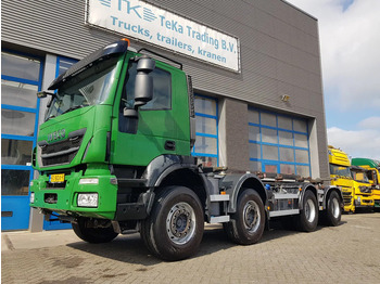 Konteinerveduk/ Tõstukiga veoauto IVECO Stralis 450