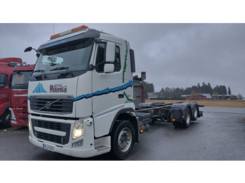 Kabiinišassiiga veoauto VOLVO FH13