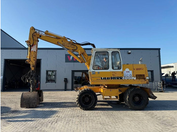 Ratastel ekskavaator LIEBHERR A 900