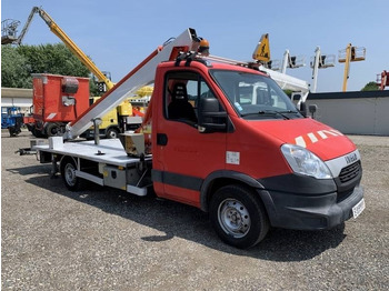 Veoautolt tõusev platvorm IVECO Daily