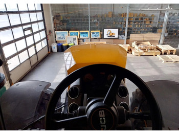 Traktor JCB 8330 iCon: pilt 5