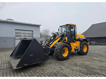 Rataslaadur JCB