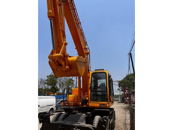 Ratastel ekskavaator Hyundai 210W-7: pilt 2