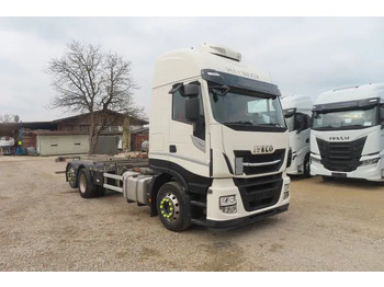 Kabiinišassiiga veoauto IVECO