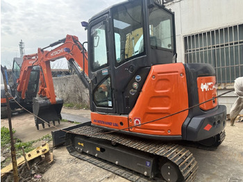 Miniekskavaator Hitachi ZX68: pilt 4