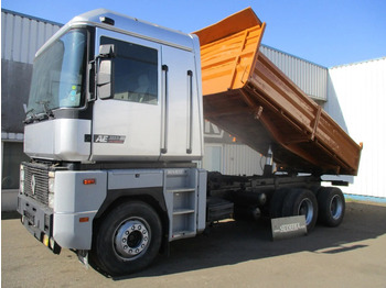 Kallurauto RENAULT Magnum 385