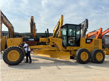Teehöövel CATERPILLAR 140H