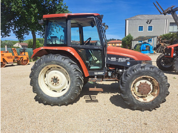 Traktor NEW HOLLAND