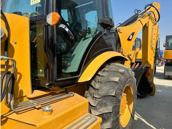 Ekskavaator-laadur CAT 420 F ST: pilt 4