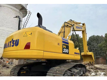 Lintekskavaator KOMATSU PC200-8