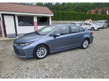 Sedaan TOYOTA