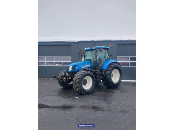 Traktor NEW HOLLAND