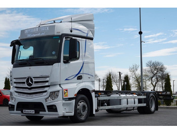 Konteinerveduk/ Tõstukiga veoauto MERCEDES-BENZ Actros 1845