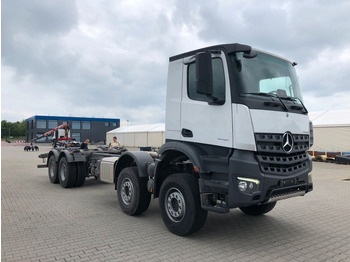 Kabiinišassiiga veoauto MERCEDES-BENZ Arocs 4451