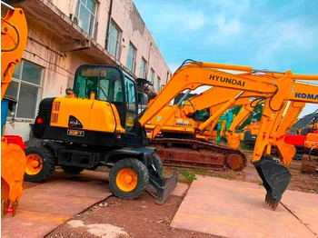 Ratastel ekskavaator HYUNDAI