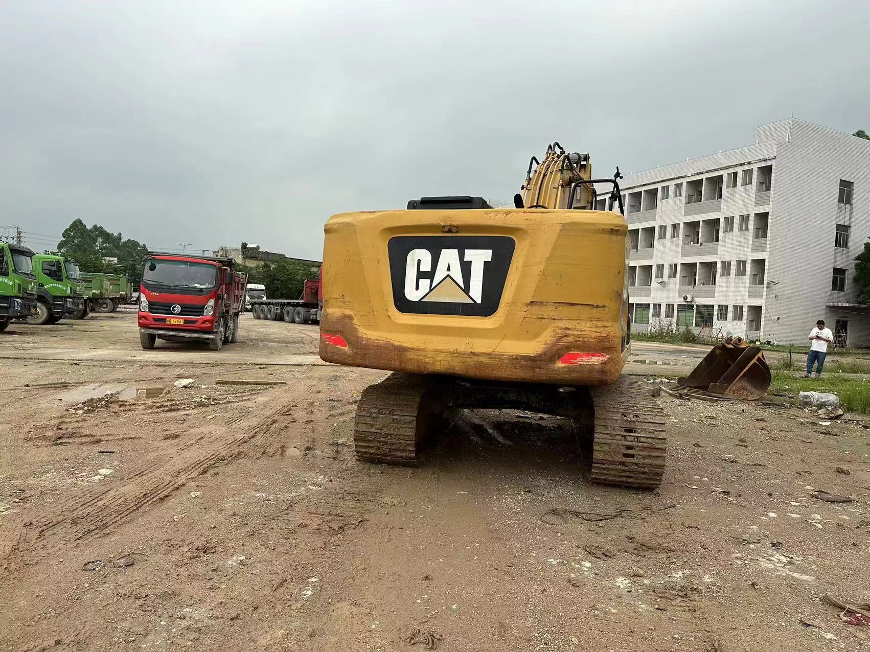 Lintekskavaator CATERPILLAR 320GC: pilt 3