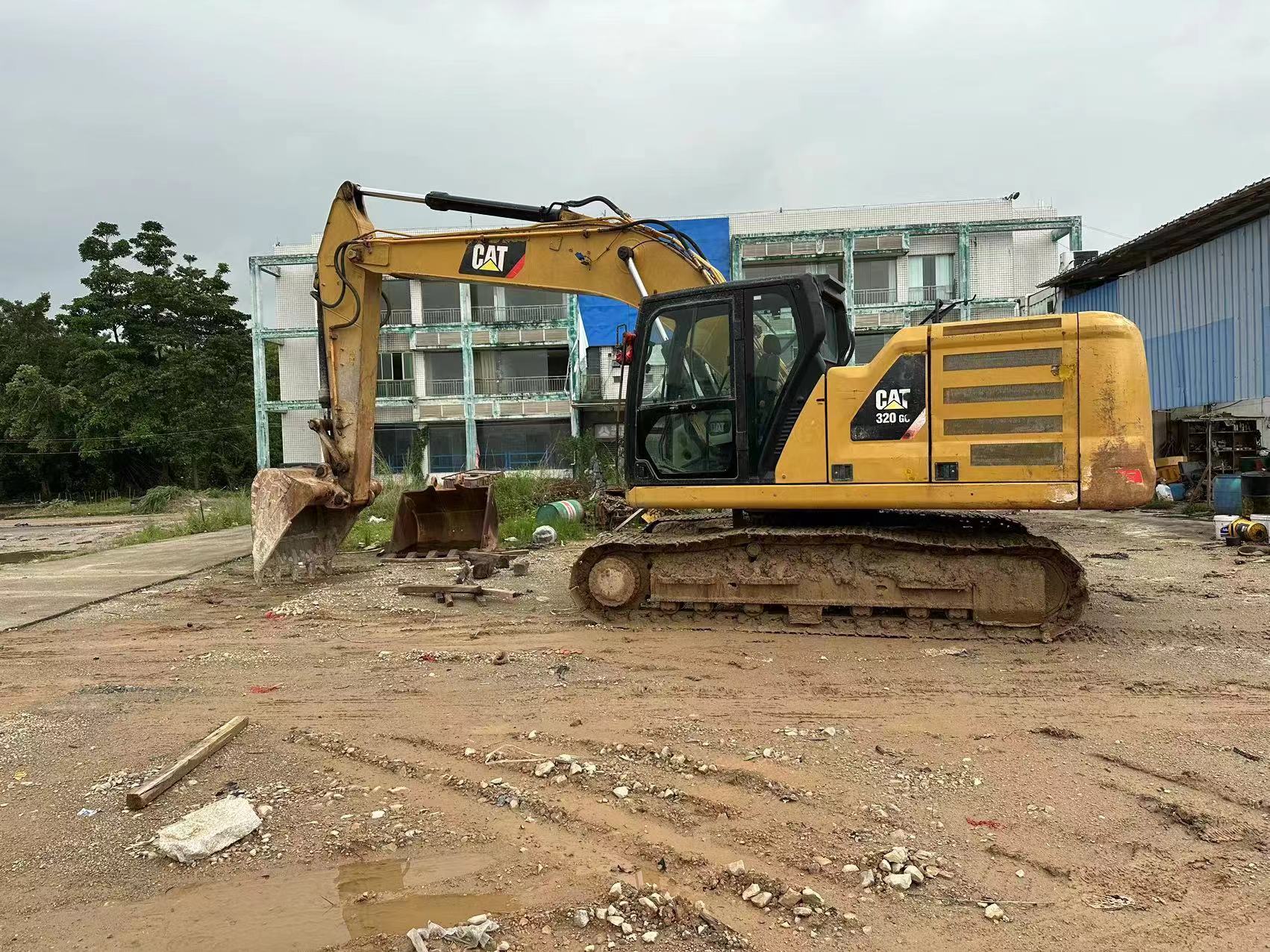 Lintekskavaator CATERPILLAR 320GC: pilt 2