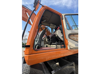 Ratastel ekskavaator DOOSAN DX210: pilt 3