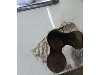 Pealisehitus ja välispind - Veoauto NAROŻNIK PRAWY HALOGEN OSŁONA KABINY 82145721   Volvo FH 4: pilt 4
