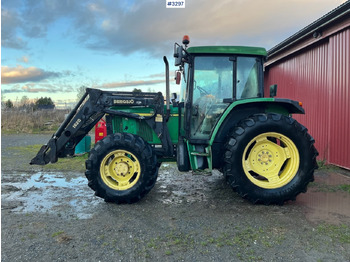 Traktor 1999 John Deere 6210 SE with Front Loader: pilt 2