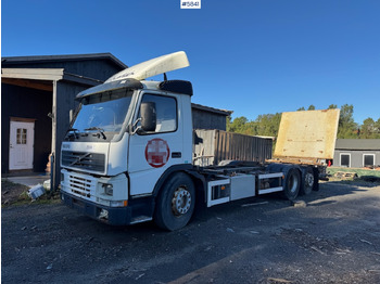 Konteinerveduk/ Tõstukiga veoauto VOLVO FM