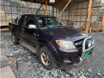 Pikap TOYOTA Hilux