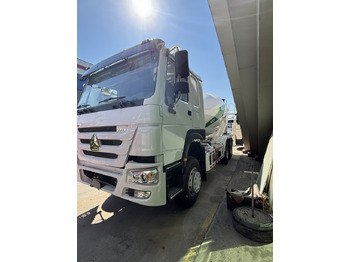Autobetoonisegisti SINOTRUK HOWO