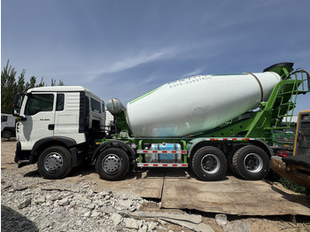 Autobetoonisegisti SINOTRUK HOWO