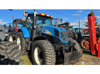 Traktor NEW HOLLAND