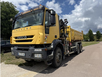 Kallurauto, Kraanaga veoauto Iveco Trakker: pilt 2
