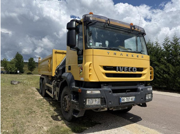 Kallurauto, Kraanaga veoauto Iveco Trakker: pilt 3