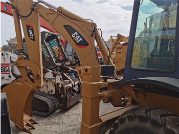 Ekskavaator-laadur Caterpillar 420F: pilt 4