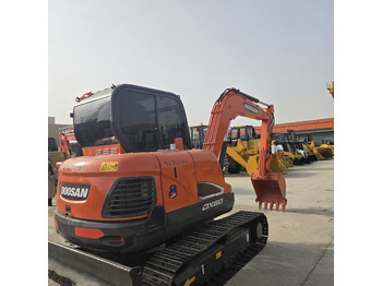 Lintekskavaator Doosan DX60: pilt 4