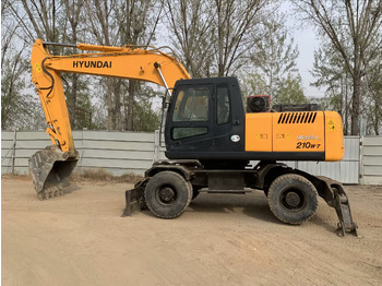 Ratastel ekskavaator HYUNDAI R210