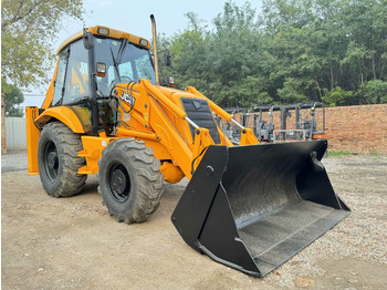 Ekskavaator-laadur JCB 3CX