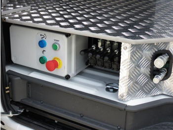 Uus Veoautolt tõusev platvorm Comet IZOLACJA 46kV Podnośnik koszowy 14/2/8 JIB do pracy pod napięciem zamontowany na VAN 5,2 t: pilt 5 Uus Veoautolt tõusev platvorm Comet IZOLACJA 46kV Podnośnik koszowy 14/2/8 JIB do pracy pod napięciem zamontowany na VAN 5,2 t: pilt 5