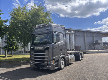 Konteinerveduk/ Tõstukiga veoauto SCANIA S 540