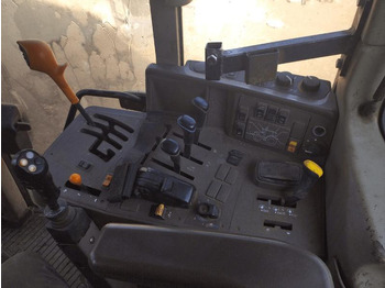 Traktor JOHN DEERE 6115M: pilt 4