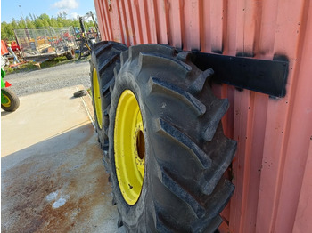 Kombain Taurus 16.9R30 renkaat vanteilla Hyväkuntoiset puimurin renkaat: pilt 2