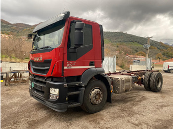 Kabiinišassiiga veoauto IVECO Stralis