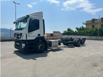 Kabiinišassiiga veoauto IVECO Stralis